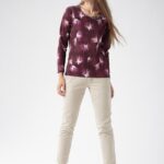 t-shirt-girocollo-manica-lunga-con-disegno-sterlizia-e-applicazione-perline-nel-collo